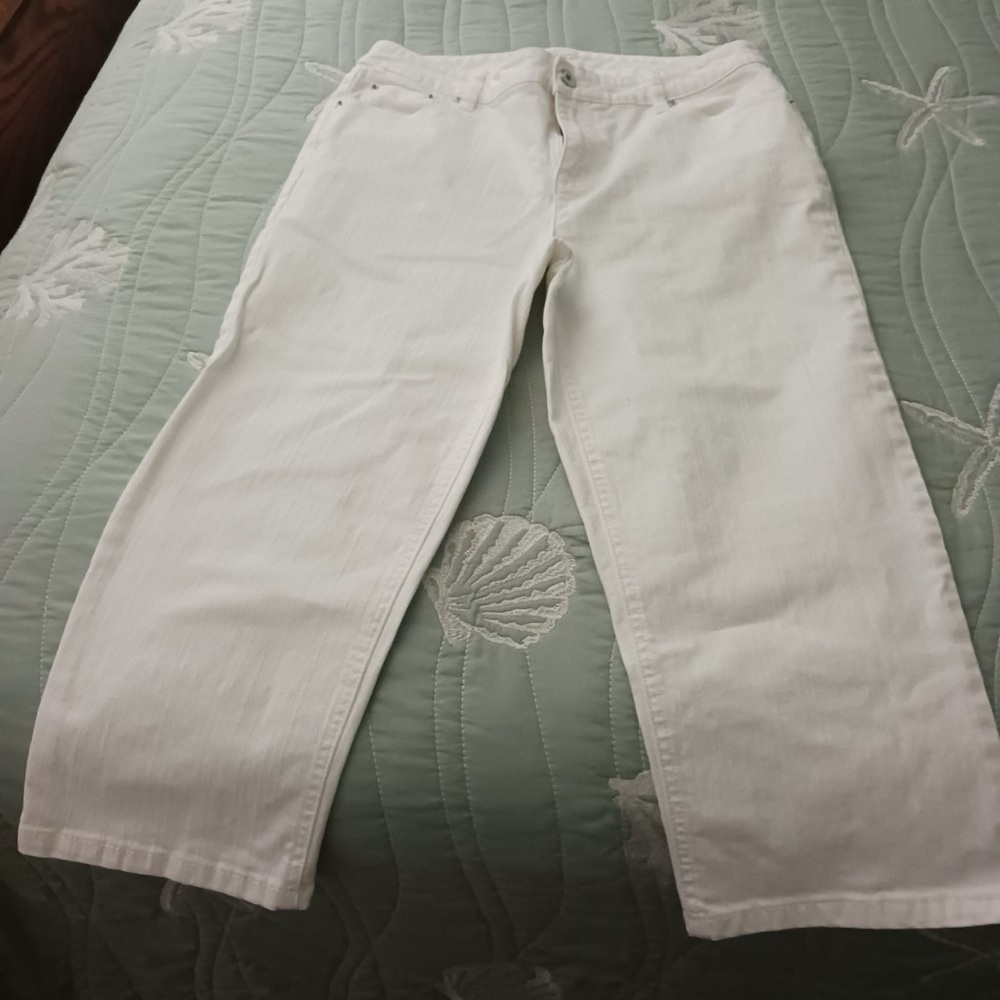 Liz & Co. White Capris